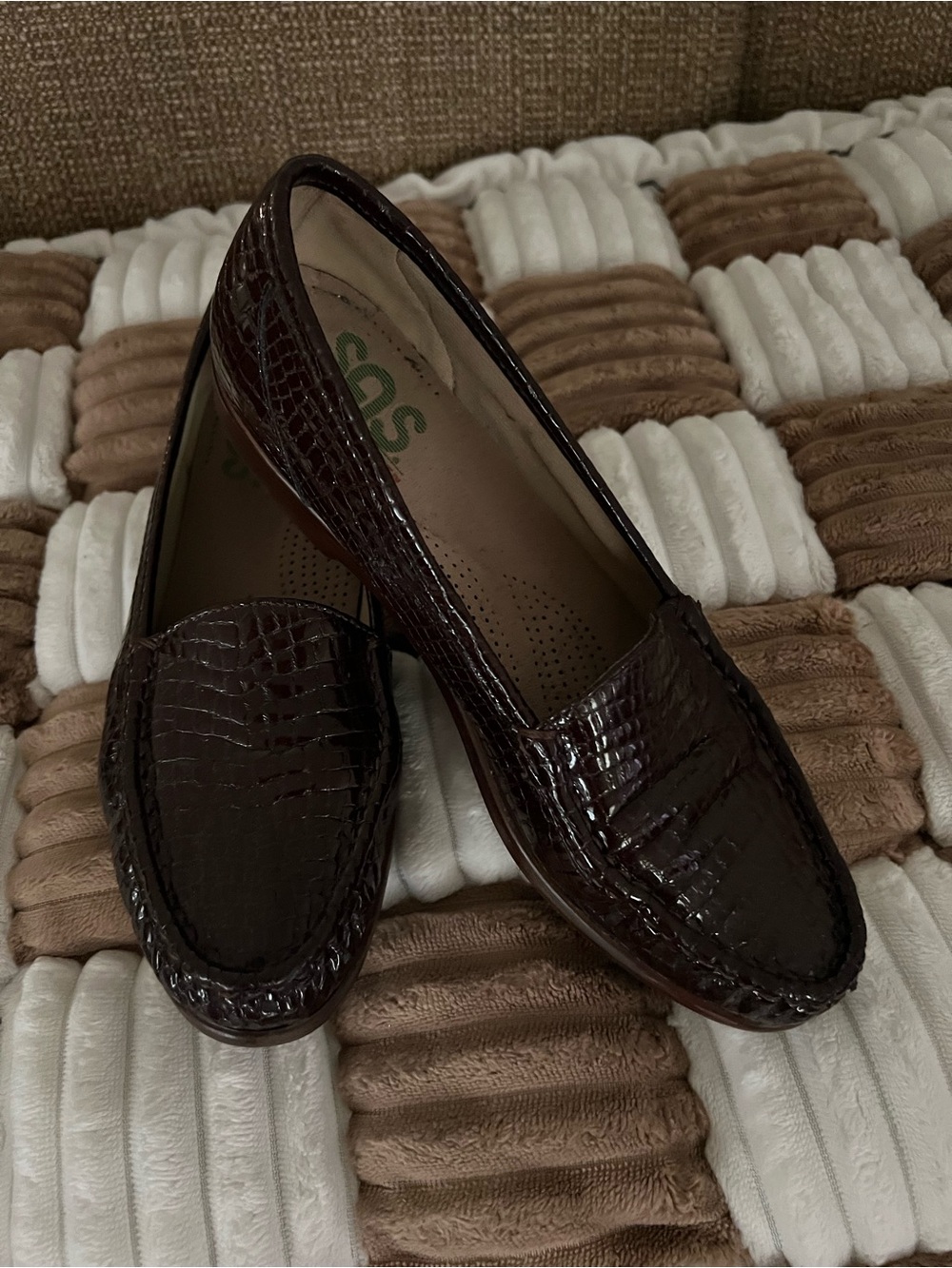 SAS Women’s Dark Brown Croc-Embossed comfort Loafers size 9